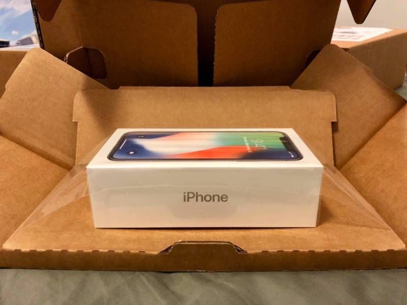 Apple iPhone X and Samsung Galaxy S9