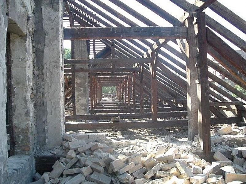 4fő rszre BELSŐ pletbonts SEGDMUNKS ptőipari NMET MUNKA szllssal.
