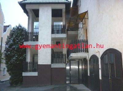 Szekszrd Mrey utcai trsashzban laks elad